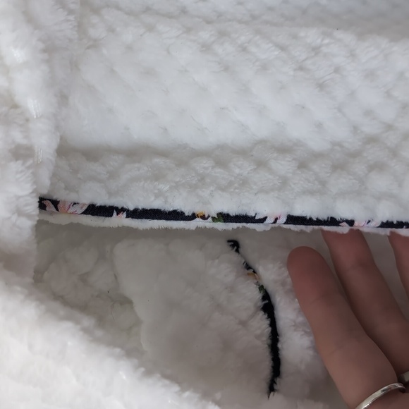 Vera Bradley Soft Bathrobe - Picture 5 of 10